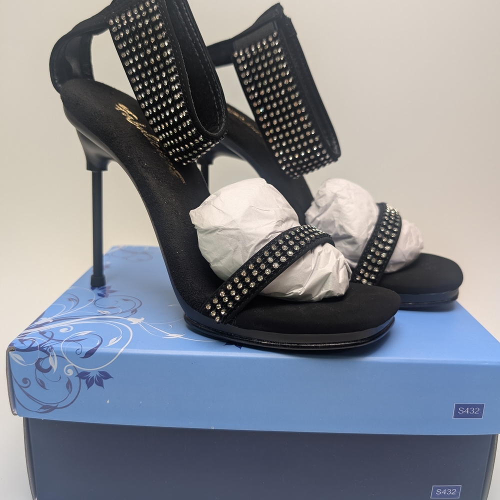 Elegant Black Stiletto Heels with Rhinestone Detailing